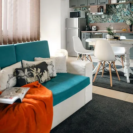 стилен и уютен в центъра Apartman Várna